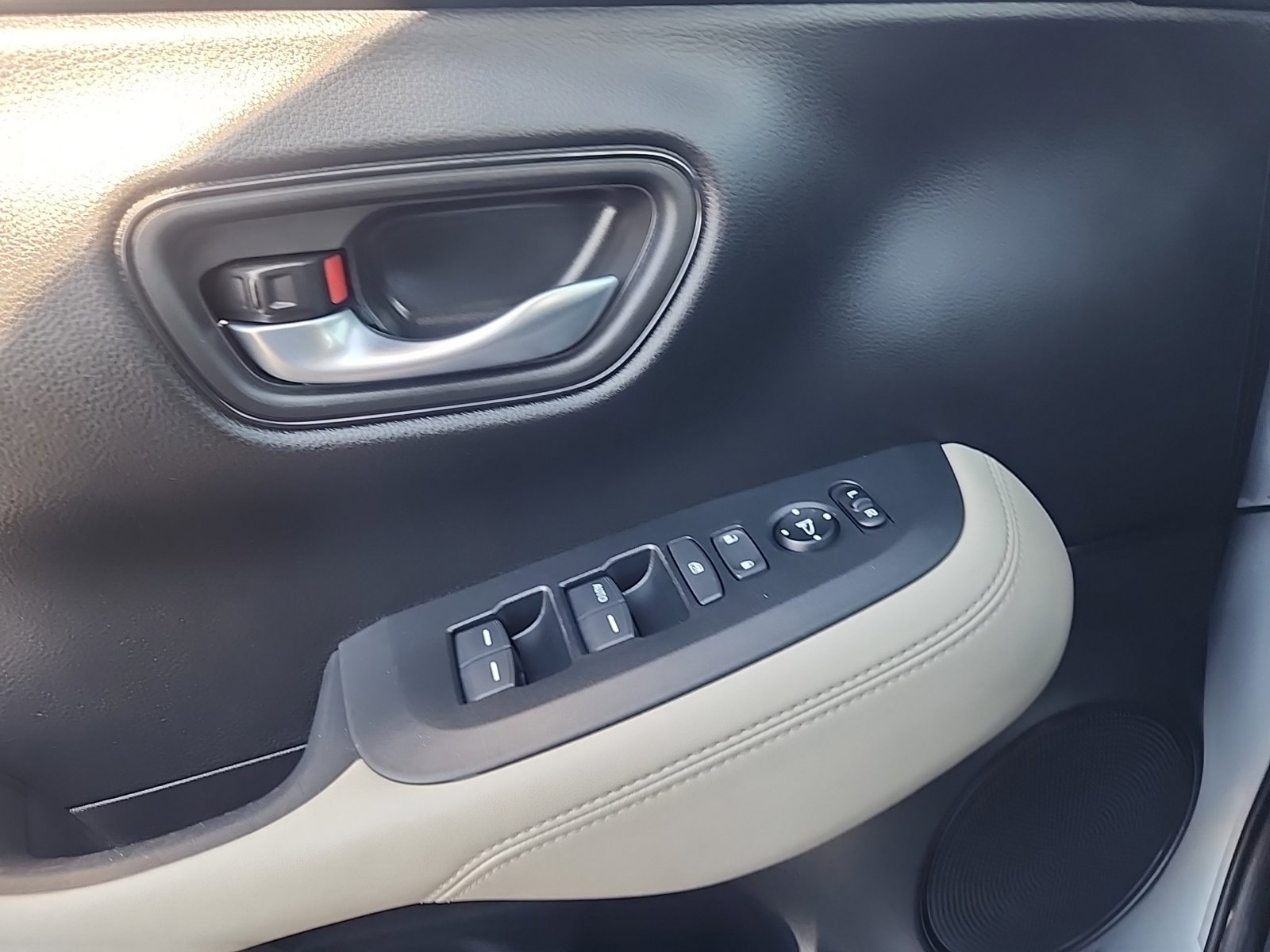 Used 2025 Honda HR-V LX image 27