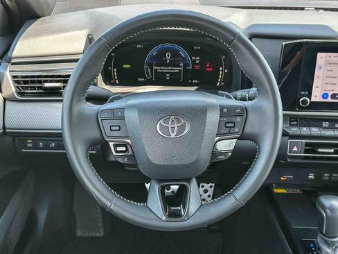 Used 2025 Toyota Camry SE w/ Convenience Package FWD image 25