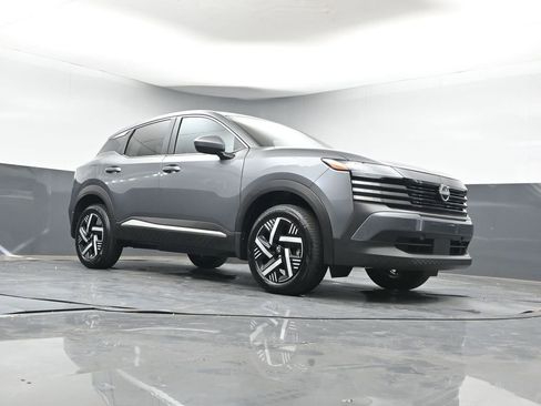 Used 2025 Nissan Kicks SV image 29