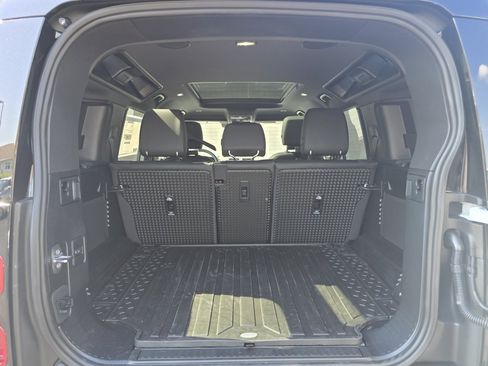 Used 2025 Land Rover Defender 110 X-Dynamic SE image 21