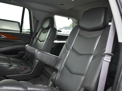 Used 2017 Cadillac Escalade Luxury RWD image 25