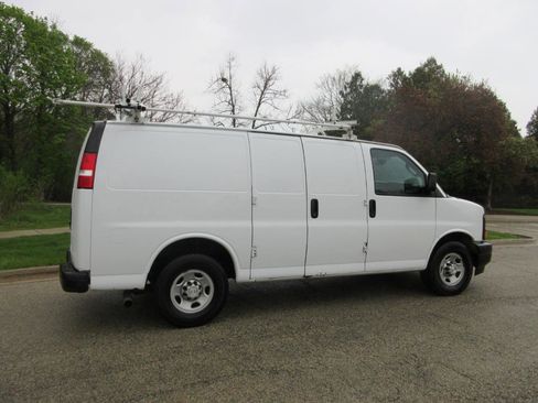 Used 2017 Chevrolet Express 2500 RWD image 6
