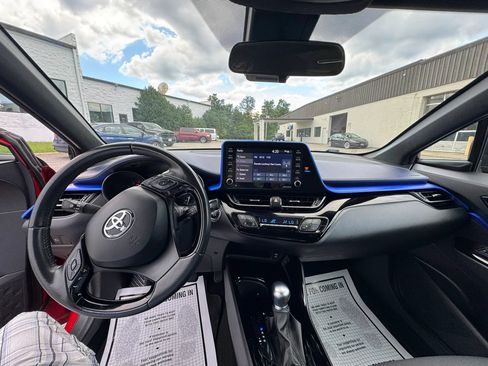 Used 2021 Toyota C-HR XLE FWD image 21
