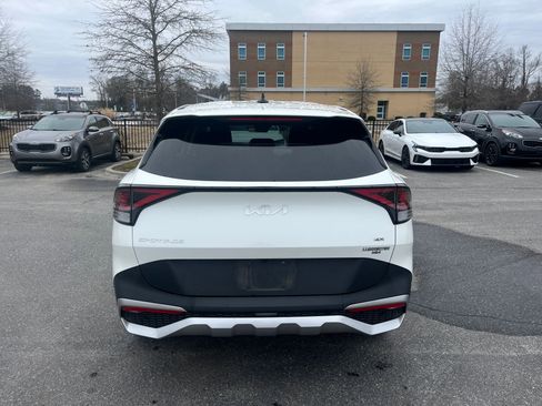 Used 2023 Kia Sportage LX image 8