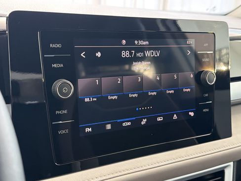 New 2026 Volkswagen Taos SE FWD image 21