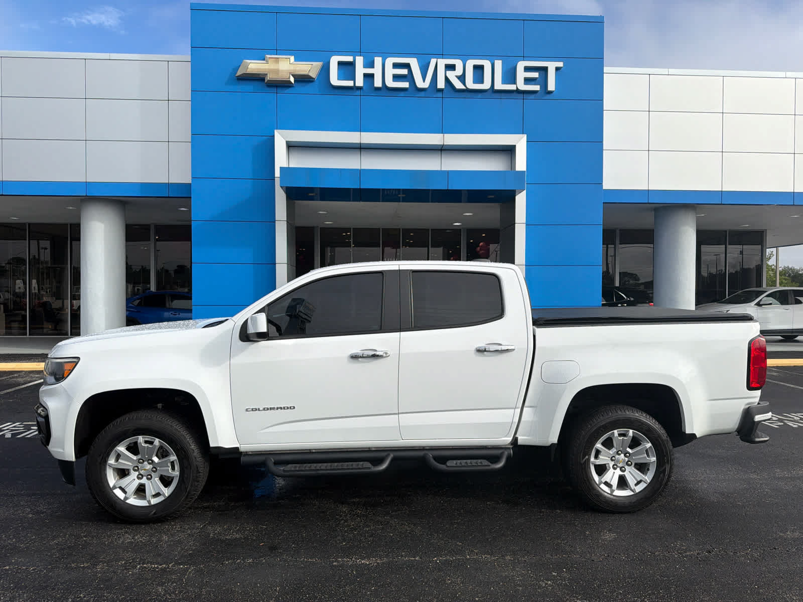Used 2022 Chevrolet Colorado LT w/ Safety Package RWD image 2
