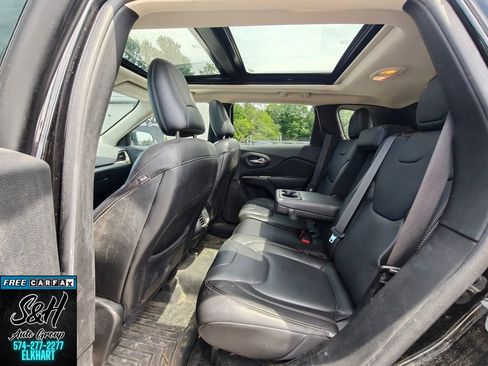 Used 2015 Jeep Cherokee Limited w/ Luxury Group AWD/4WD image 19