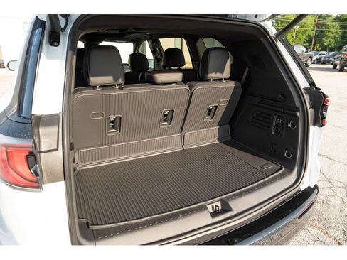 New 2026 GMC Acadia Denali Ultimate w/ LPO, Floor Liner Package AWD/4WD image 32