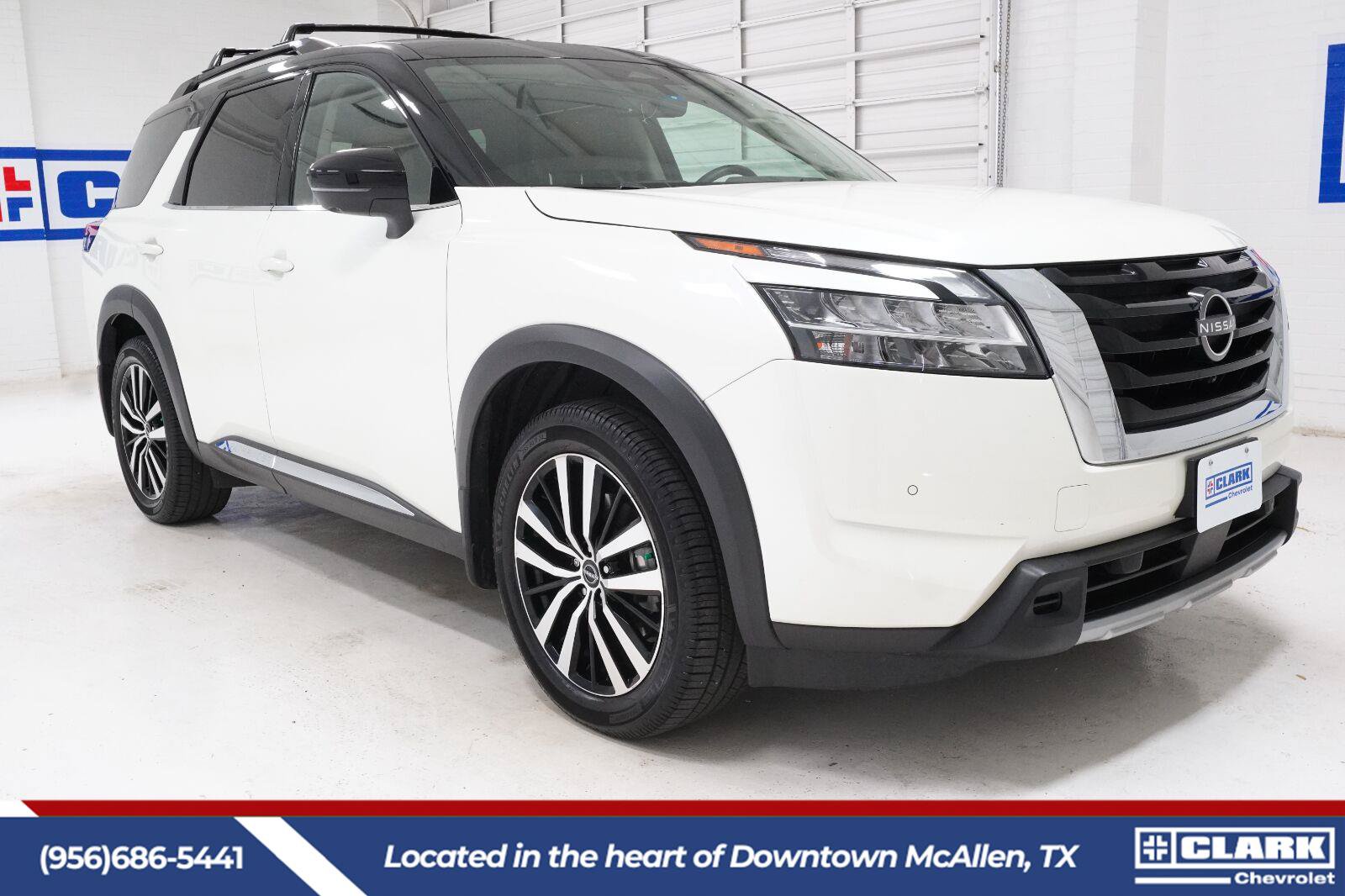 Used 2024 Nissan Pathfinder Platinum w/ Cargo Package FWD image 4