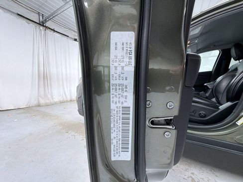 Used 2019 Jeep Cherokee Latitude Plus AWD/4WD image 17