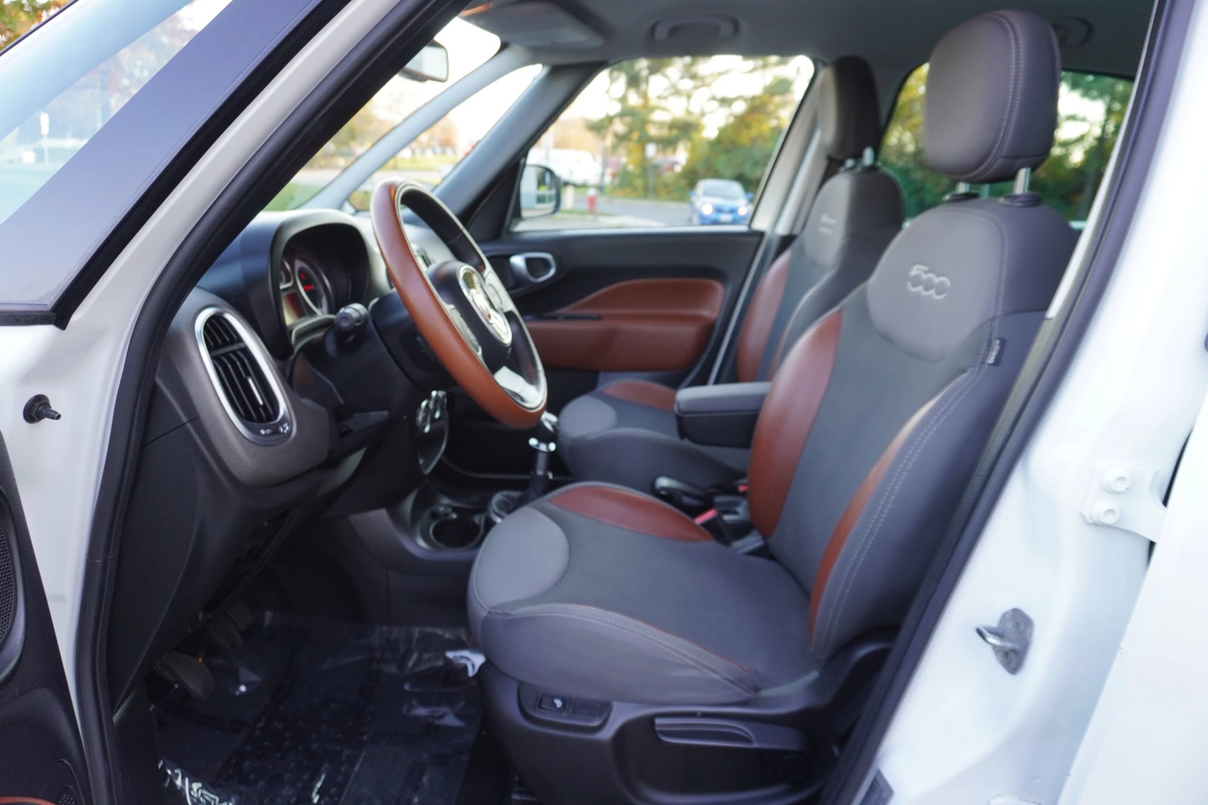 Used 2014 FIAT 500L Trekking w/ Popular Equipment Group FWD image 9
