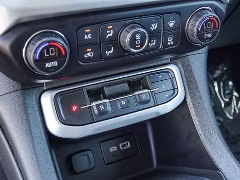 Used 2020 GMC Acadia SLE w/ Driver Convenience Package FWD image 18