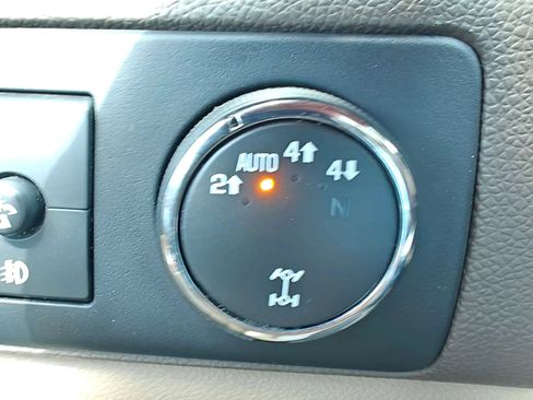 Used 2013 Chevrolet Avalanche LTZ AWD/4WD image 42