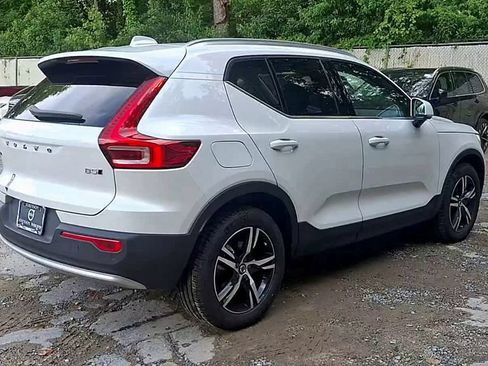 Used 2025 Volvo XC40 B5 Core AWD/4WD image 4