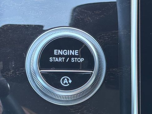 Used 2025 Mercedes-Benz GLC 300 image 39