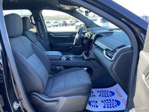 Used 2025 GMC Acadia Elevation image 32