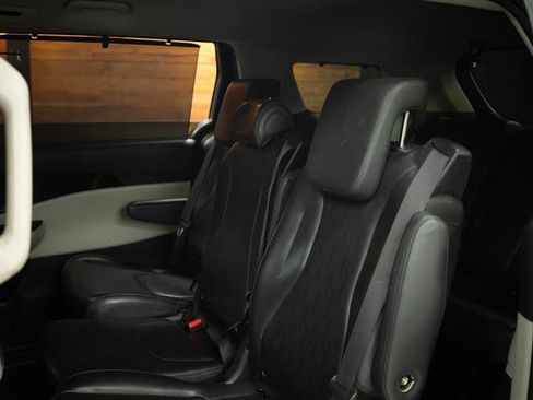 Used 2022 Kia Carnival EX FWD image 12