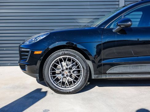 Certified 2018 Porsche Macan Sport Edition image 11