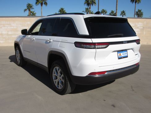 Used 2023 Jeep Grand Cherokee Limited image 6