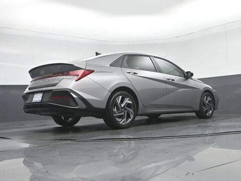 Used 2025 Hyundai Elantra SEL FWD image 56