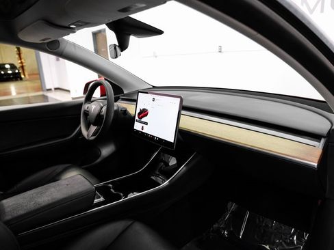 Used 2020 Tesla Model Y Long Range image 14