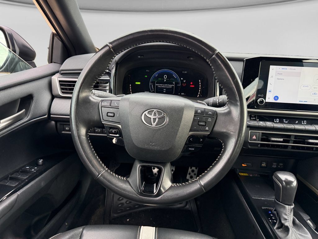 Used 2025 Toyota Camry SE FWD image 14