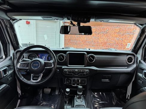 Used 2022 Jeep Wrangler Unlimited Sahara w/ Cold Weather Group image 12