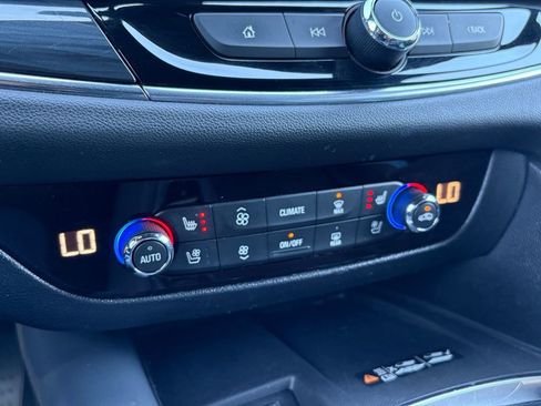 Used 2022 Buick Enclave Premium FWD image 2