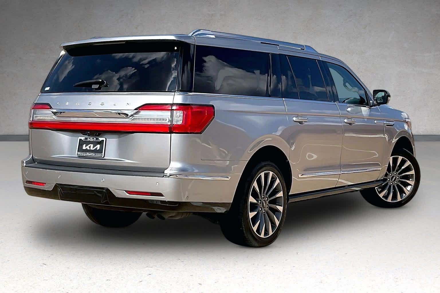 Used 2020 Lincoln Navigator L Reserve w/ Luxury Package AWD/4WD image 20