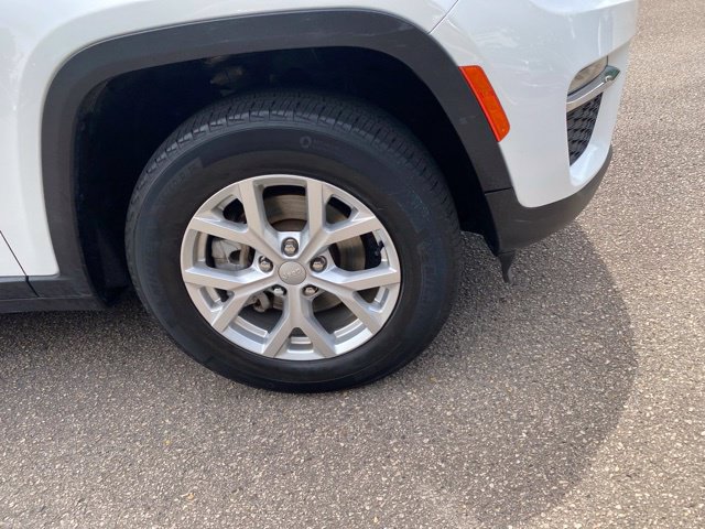 Used 2023 Jeep Grand Cherokee Limited w/ Trailer Tow Prep Group (B) RWD image 27