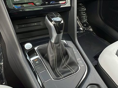 New 2025 Volkswagen Taos SE image 27