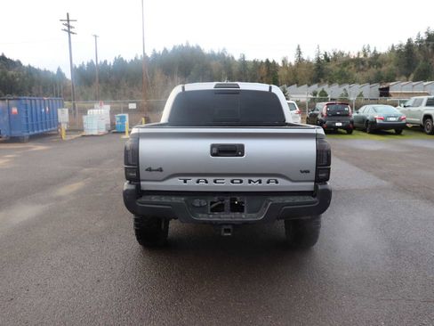 Used 2018 Toyota Tacoma TRD Off-Road image 6