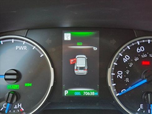 Used 2022 Toyota RAV4 LE AWD/4WD image 10