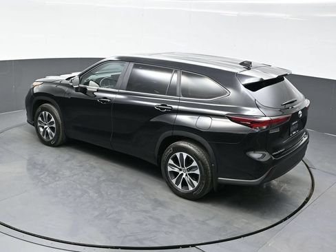 Used 2025 Toyota Highlander XLE AWD/4WD image 39