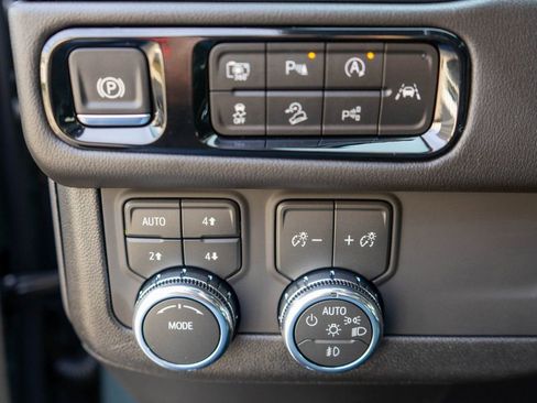 New 2026 GMC Yukon XL AT4 w/ AT4 Premium Package AWD/4WD image 21