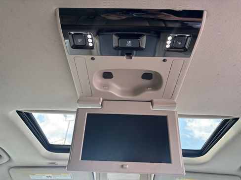 Used 2015 Chevrolet Suburban LTZ AWD/4WD image 33