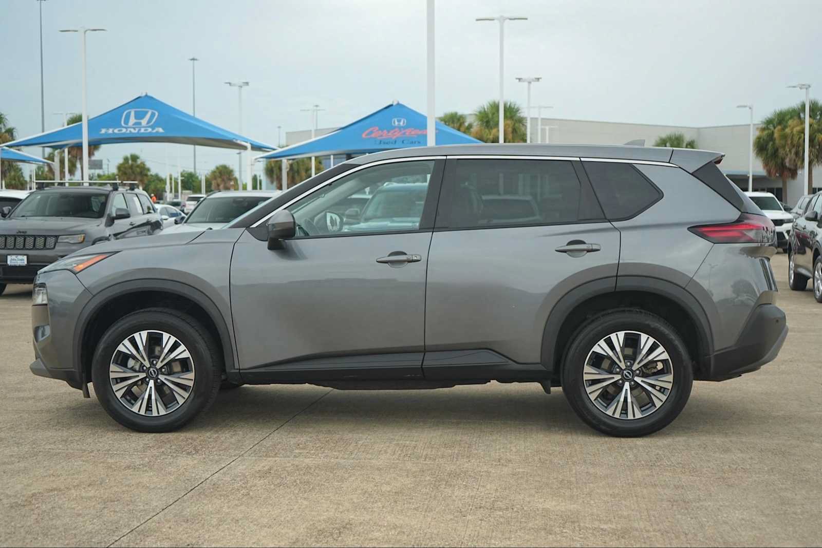 Used 2022 Nissan Rogue SV AWD/4WD image 3