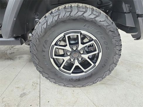 Used 2025 Jeep Wrangler Unlimited Rubicon image 41