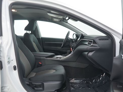 Used 2024 Toyota Camry LE image 11