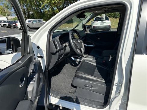 Used 2024 Nissan Frontier SL w/ Technology Package image 36