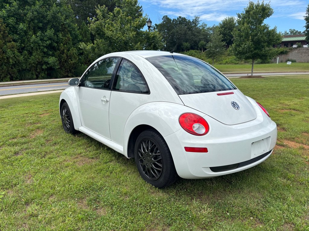 Used 2010 Volkswagen Beetle Coupe FWD image 8
