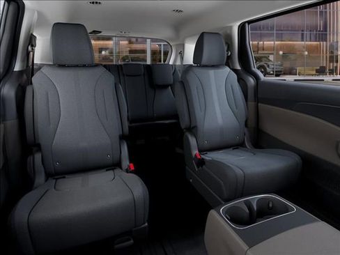 New 2026 Kia Carnival LX image 16