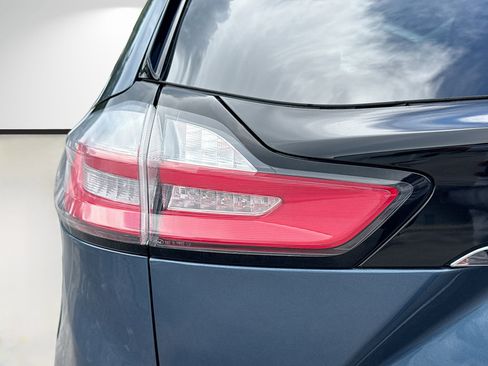 Used 2019 Ford Edge SEL w/ Equipment Group 201A FWD image 10