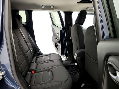 Used 2021 Jeep Renegade Latitude w/ Convenience Group AWD/4WD image 18
