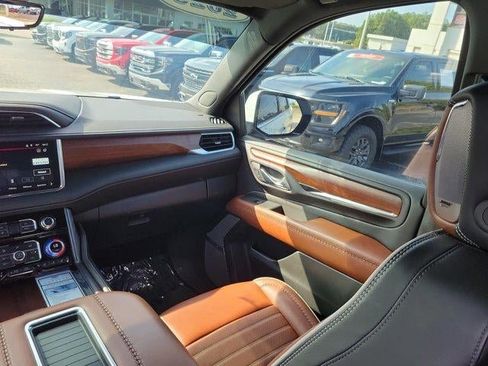 Used 2023 GMC Yukon Denali Ultimate AWD/4WD image 7