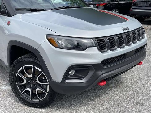 Used 2025 Jeep Compass Trailhawk AWD/4WD image 9