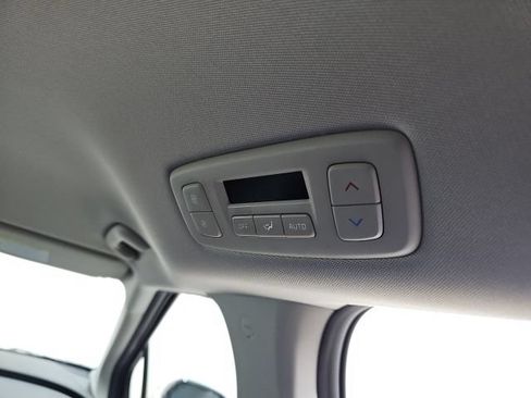 Used 2025 Kia Carnival FWD image 21