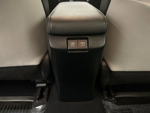 Used 2022 Toyota Prius XLE image 14