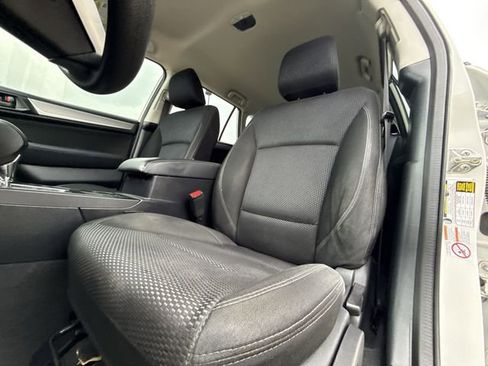 Used 2019 Subaru Outback 2.5i AWD/4WD image 11