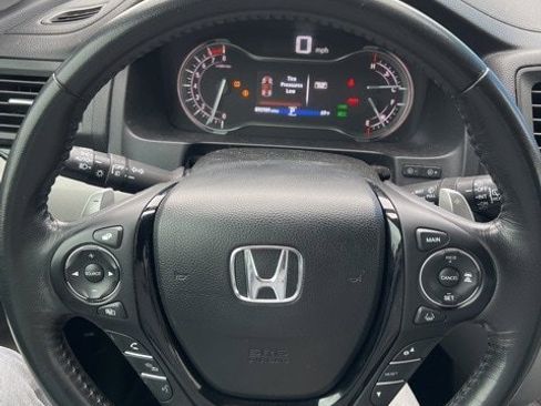 Used 2016 Honda Pilot Touring image 18